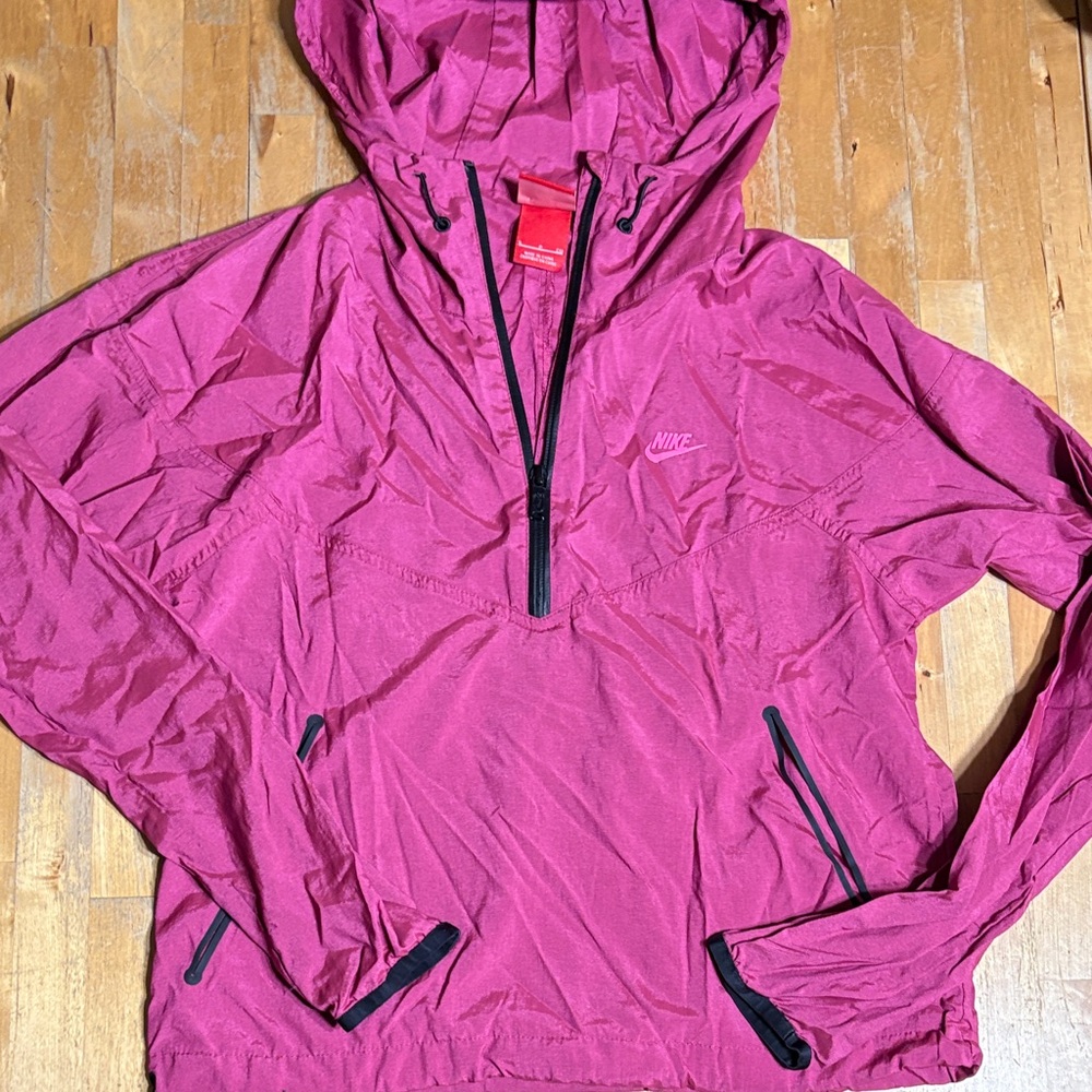 Nike Women's Fuchsia Windbreaker